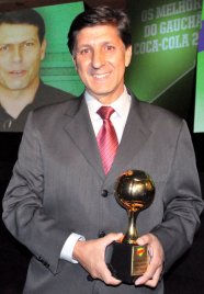 Paulo Porto comemora título de melhor técnico do Gauchão 2012 2 0002047981399 img