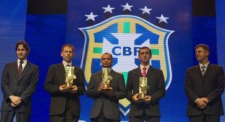 Goiano é eleito o melhor árbitro do Campeonato Brasileiro de 2012 2 0002048025218 img