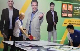 Xuxa e Hugo Hoyama se enfrentam em desafio na ABF Franchising Expo
