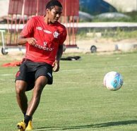 Meio-campista pede paciência com início de Mano no Flamengo