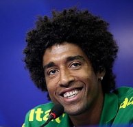 Brasil 2013: Zagueiro da Seleção celebra gol depois de distribuir 60 ingressos 2 0002048079155 img