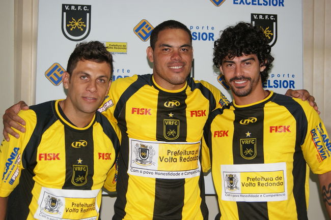 Icasa acerta com volante de rival da Série B