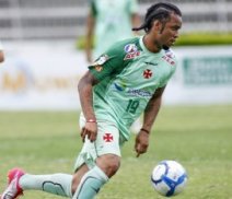 Em busca de reforços, Goiás sonha com meia bad boy do Vasco