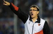 Sem El Loco, Santos inicia conversa com técnico campeão argentino