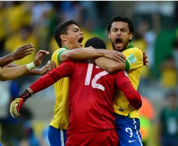 Com zaga desastrosa, Brasil joga mal, mas vai à final. Veja as notas!