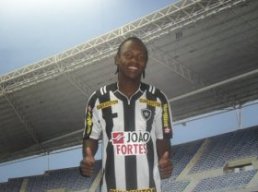 Meia acerta com clube chinês e é mais um a deixar o Botafogo