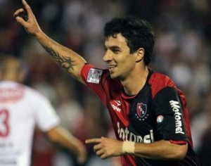 Sem técnico, Santos mira contratação de vice-artilheiro da Libertadores