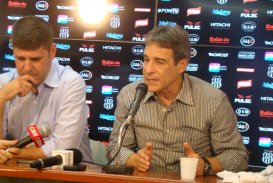 Após saídas de destaques, técnico da Ponte aguarda reforços