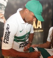 Coritiba está devendendo salário para ex-atacante de Fla e Santos