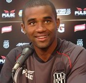 Interino do Santos espera escalar ex-Ponte Preta em clássico