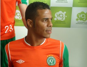 Série B: Desfalque, zagueiro da Chapecoense deposita confiança nos companheiros