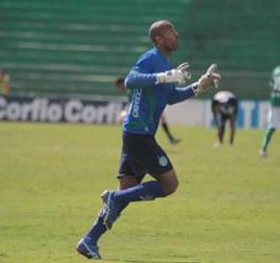 Goleiro Emerson avalia propostas para disputar o Brasileirão