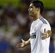 Espanhol: Cristiano Ronaldo nega rumores e diz que fica no Real