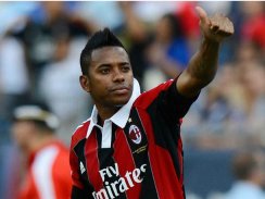 Direção do Milan reduz pedida por Robinho ao Santos