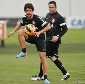 Tite promove duas novidades entre os titulares do Timão