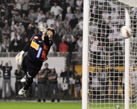 Negociado pelo Santos, goleiro viaja no domingo e não enfrenta o São Paulo