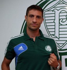 Palmeiras oficializa acerto com volante da Seleção Uruguaia