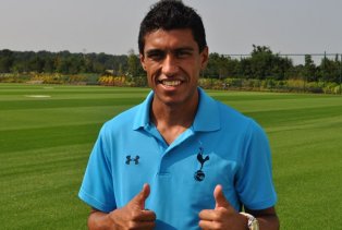 Ex-volante do Corinthians é apresentado no Tottenham e elogia estrutura