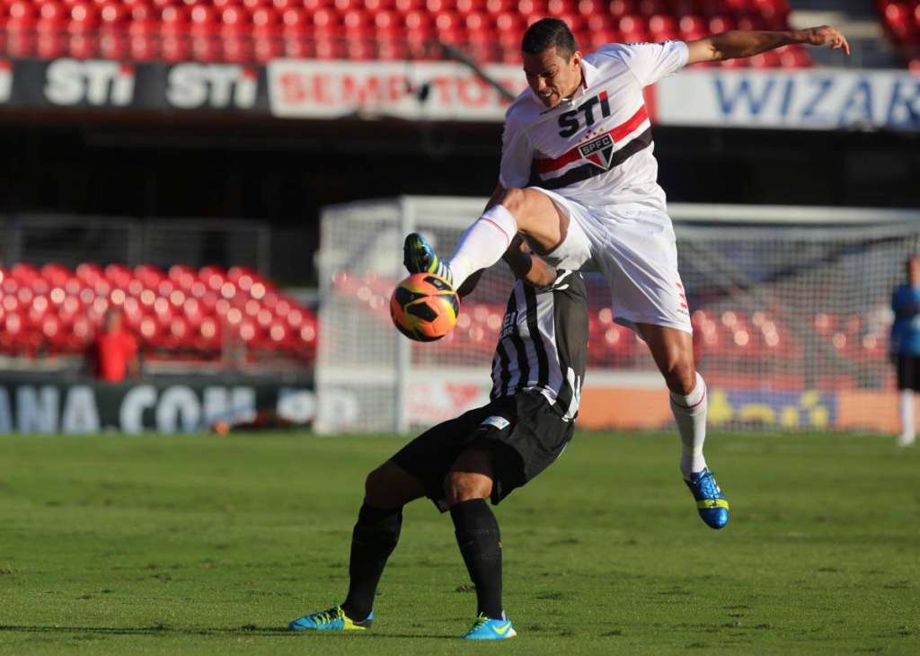 BRASILEIRÃO: Pato desencanta, Santos vence clássico e Bota assume a ponta