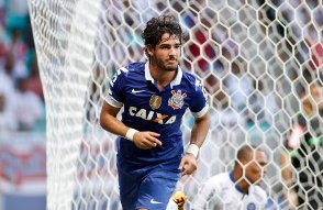 Atacante celebra gols e fim da ‘má sorte’ no Corinthians