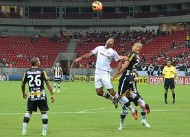 BRASILEIRÃO: Pato desencanta, Santos vence clássico e Bota assume a ponta 2 0002048083706 img