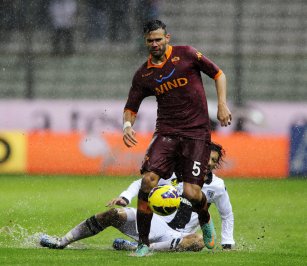 A pedido de Mano, Fla negocia contratação de ex-zagueiro do Timão