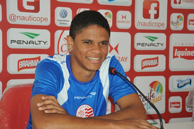 Náutico acerta venda de promessa para futebol espanhol