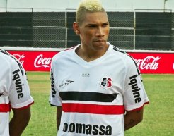 Série C: Após gol de joelho, atacante comemora três pontos do Santa Cruz