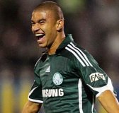 Negociado, zagueiro declara ‘amor’ ao Palmeiras