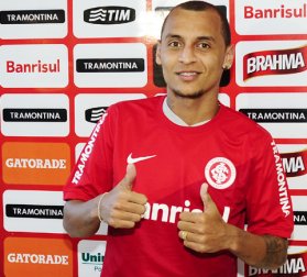 Apresentado, ex-meia do Santos já projeta estreia no Inter