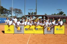Apoiados pelos Correios, alunos do Tênis Comunitário tem dia de diversão