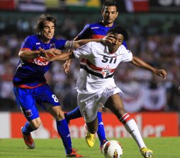 Afastado, lateral do São Paulo deve ser negociado com clube português