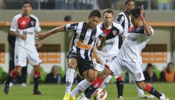 Para Cuca, queda de energia foi fundamental para Atlético-MG