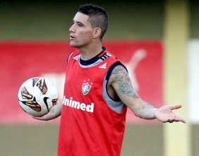 Negociado com árabes, meia se despede do Fluminense