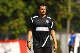 Diante da Lusa, Santos coloca futuro do interino em jogo