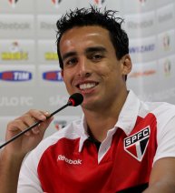 Meia Jadson se machuca e desfalca São Paulo na estreia de Paulo Autuori