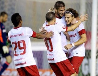 Fluminense 2 x 3 Internacional – Forlán fez até gol olímpico em Macaé