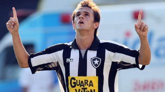 Lateral-direito fratura o tornozelo e será operado no Botafogo