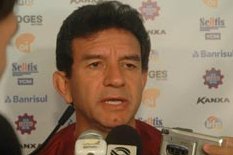 Guilherme Macúglia vê com bons olhos voltar a trabalhar na Série B