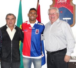 Série B: Paraná contrata atacante do futebol dinamarquês