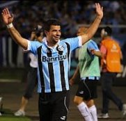 Vitória está perto de acertar com ex-atacante de Grêmio e São Paulo