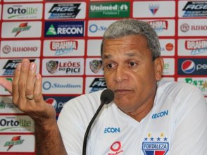 Hélio dos Anjos quer equilíbrio na decisão da Copa do Brasil