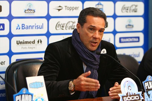 Desempregado, Luxemburgo ganha um milhão do Corinthians na Justiça