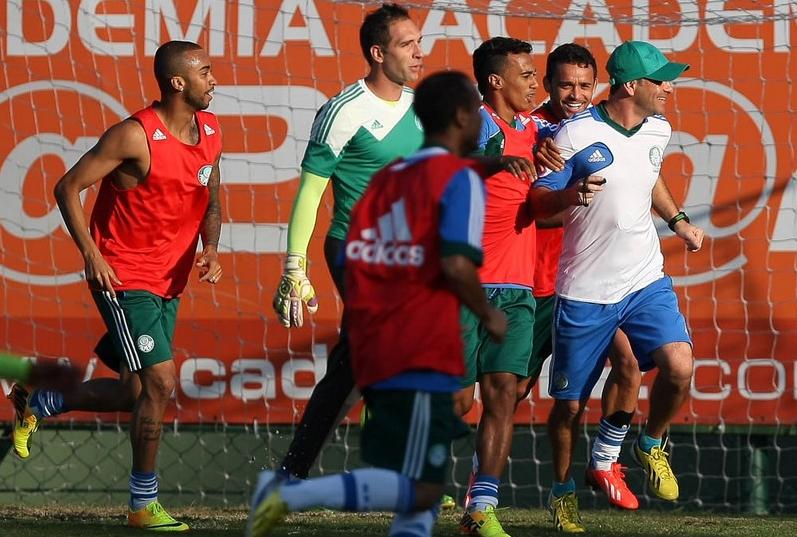 Perto de renovar com lateral, Palmeiras empresta promessa ao Oeste