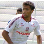 Sem espaço, lateral pode trocar Palmeiras por Sporting-POR