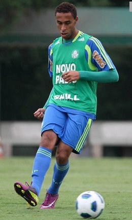 Com zagueiro de “brinde”, pacotão do Palmeiras trava negociação na Ponte
