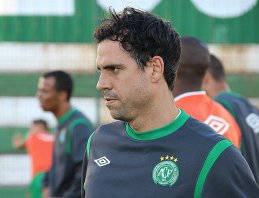 Meia vira ‘garçom’ e participa de 1/3 dos gols da Chapecoense