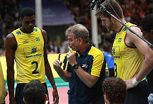 Vôlei: Bernardinho lamenta erros e minimiza provocação russa