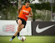 Lesão muscular tira volante do Corinthians do jogo de domingo