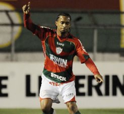 São Paulo ‘atravessa’ Palmeiras e pode contratar destaque da Lusa